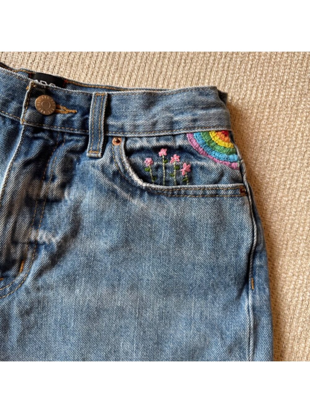 BDG Urban Outfitters Embroidered Denim High Rise Jean Shorts Size 27 / 2 Rainbow